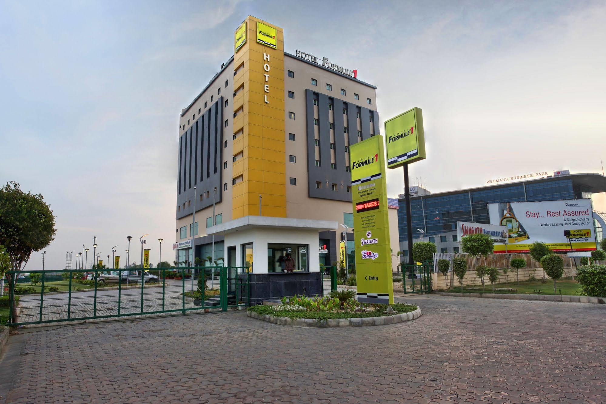 Hotel Caspia Pro Greater Noida Exterior photo