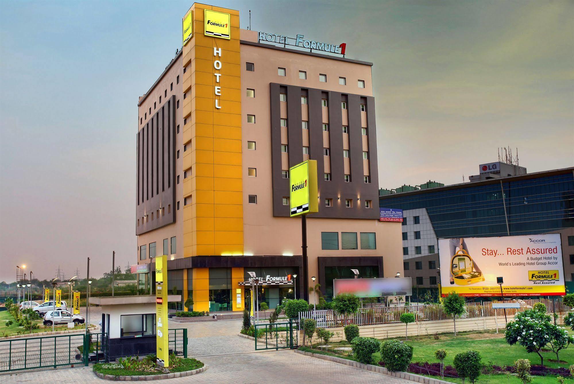 Hotel Caspia Pro Greater Noida Exterior photo
